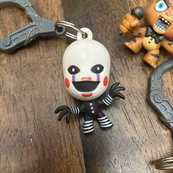Lot of 5 FNAF Keychains - Five Nights at Freddy’s Collectible - Picture 2 of 13